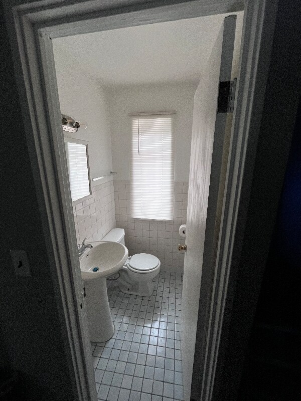 Building Photo - 5055 W Gladys Ave