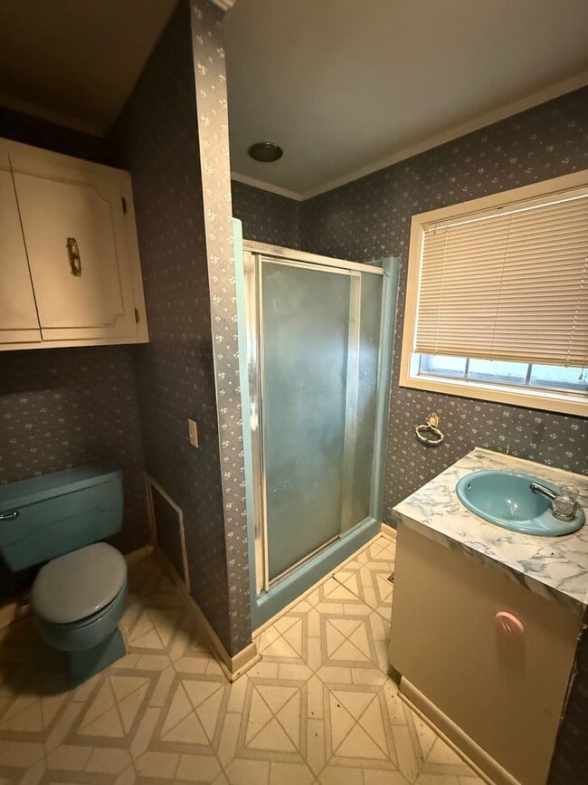 Building Photo - 504 W South