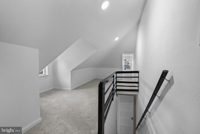 Building Photo - 34 E Hendrickson Ave