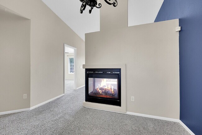 Building Photo - $1,750.00, 4 bed, 3 bath, located in Color...