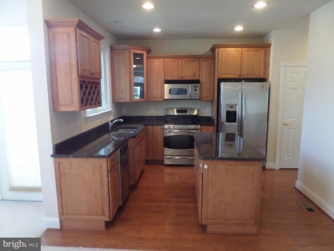 Building Photo - 47574 Royal Burnham Terrace