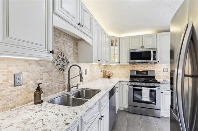 Building Photo - 10475 Willow Meadow Cir