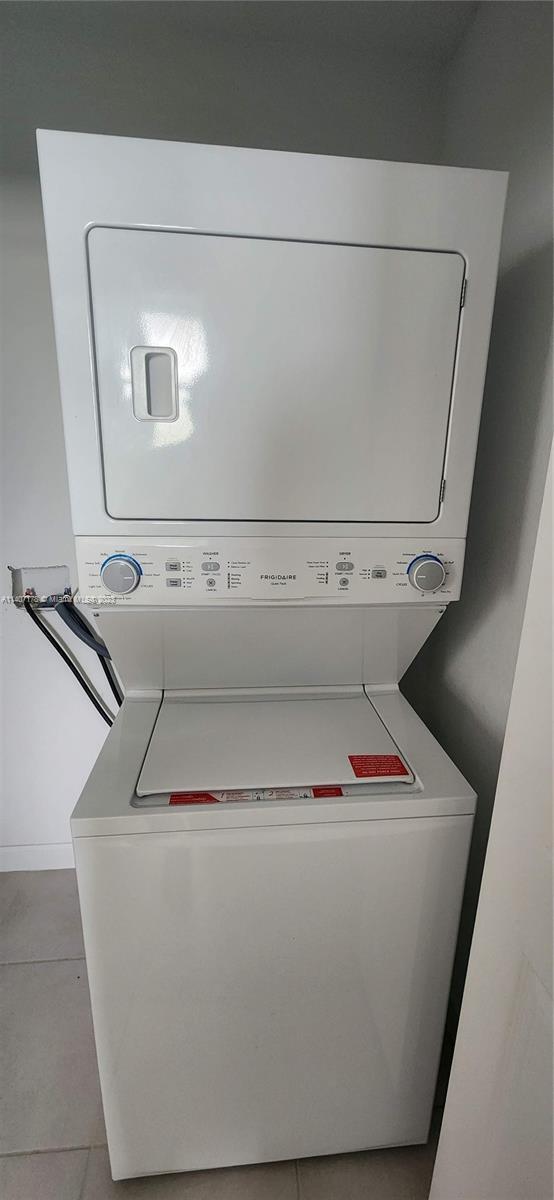 Building Photo - 2708 SE 15th Ct