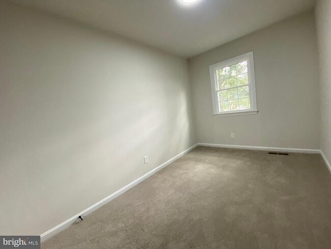 Building Photo - 9 Farrell Ln