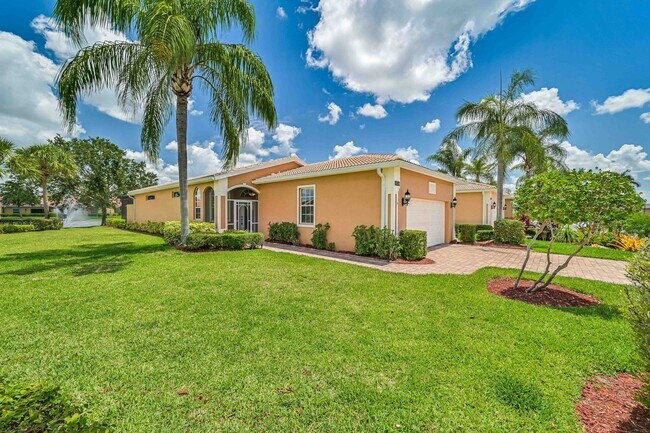 Building Photo - ** Immaculate,  3 Bed/2 Bath Lake Front Pool Home in Naples ~ Available NOW**