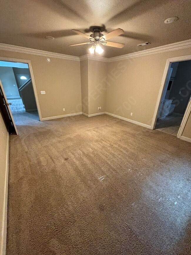 Building Photo - Spacious Living: 3 bed 1 bathroom Fayettev...