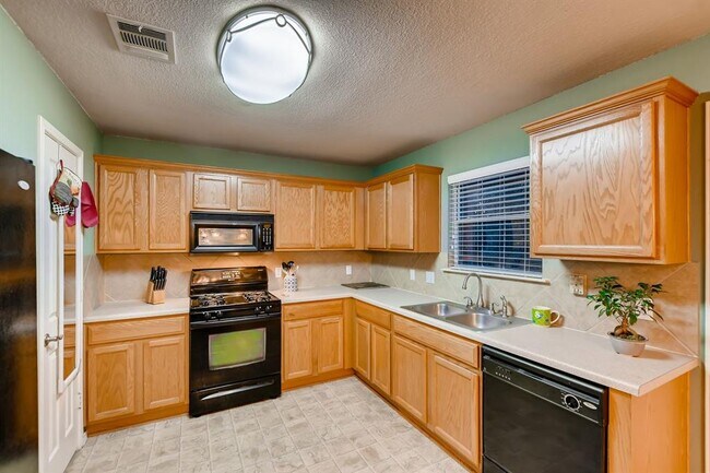 Building Photo - 504 Woodsorrel Way