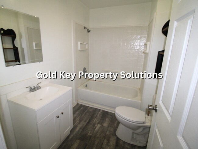 Building Photo - MUNCIE 3 BR 1 BA House with New Appliances...