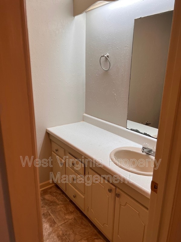 Building Photo - 184 Wyndale Dr