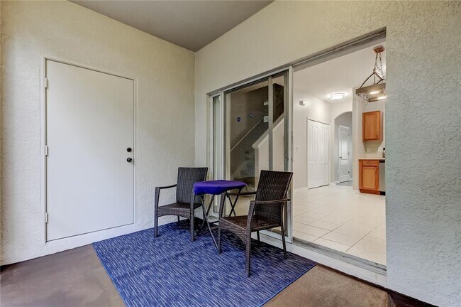 Building Photo - 1138 Hillhurst Dr