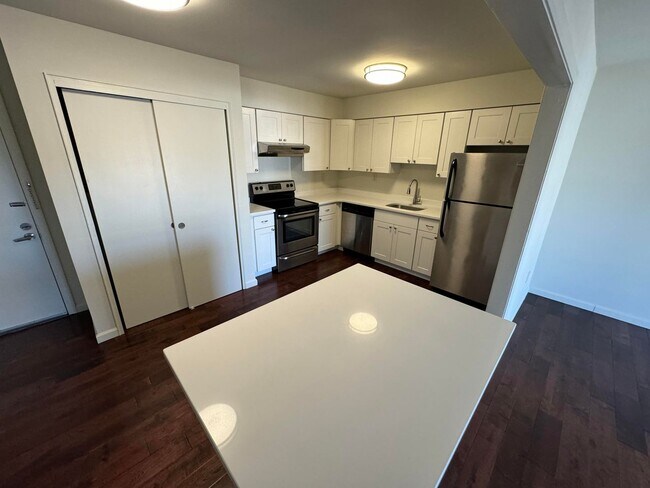 Interior Photo - 404 5th Ave