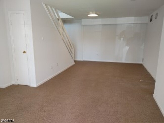 Building Photo - 800 Old Springfield Ave