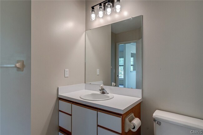 Building Photo - 2404 Pipers Ct