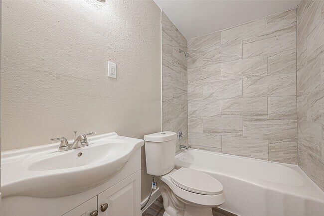 Building Photo - 4 Jennische St