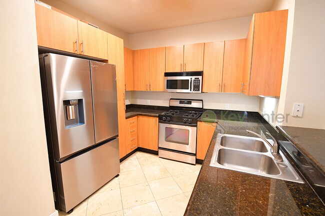 Building Photo - Easy access to the 163, 5, and 94 freeways...