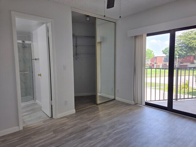 Building Photo - 3888 Victoria Dr