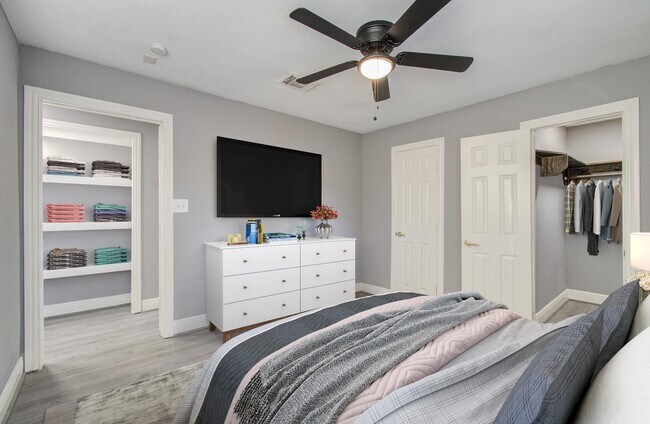 Building Photo - 556 Brandon Rd