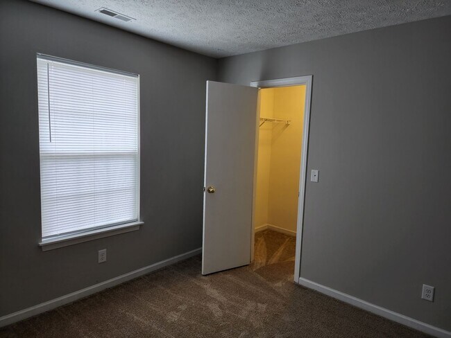 Building Photo - Three Bedroom Two Bath Home in Deerfield Farms Dayton, Indiana