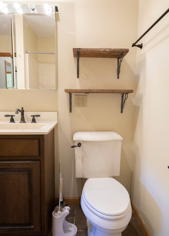 Building Photo - Spacious Home in Sugar Grove With Easy Access to Boone