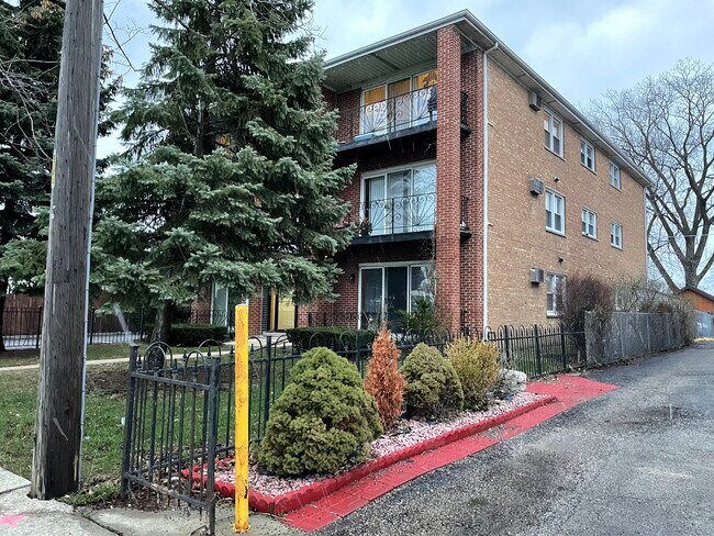 Primary Photo - 8033 S Roberts Rd