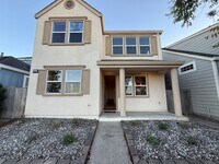 Building Photo - Bright and Spacious 4-Bed, 3-Bath Home in ...