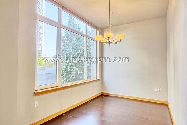 Building Photo - REDUCED RENT... #207- 1 Bed 1 Bath Condo in the Pearl District