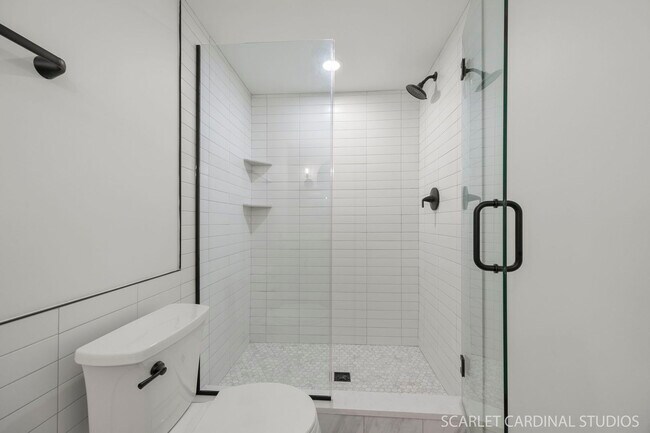 Building Photo - 715 N Brainard St