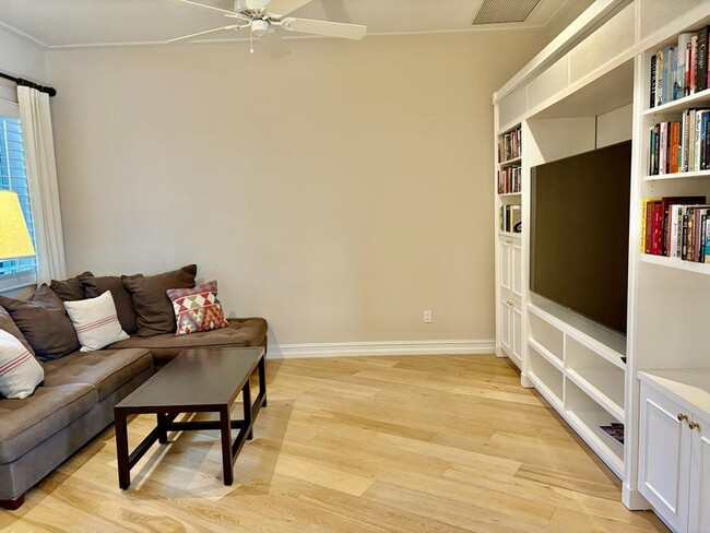 Building Photo - home