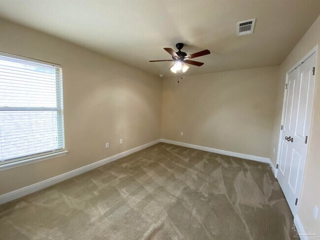 Building Photo - 2486 Redford Dr