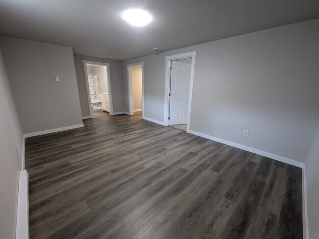 Building Photo - 1218 W Euclid Ave