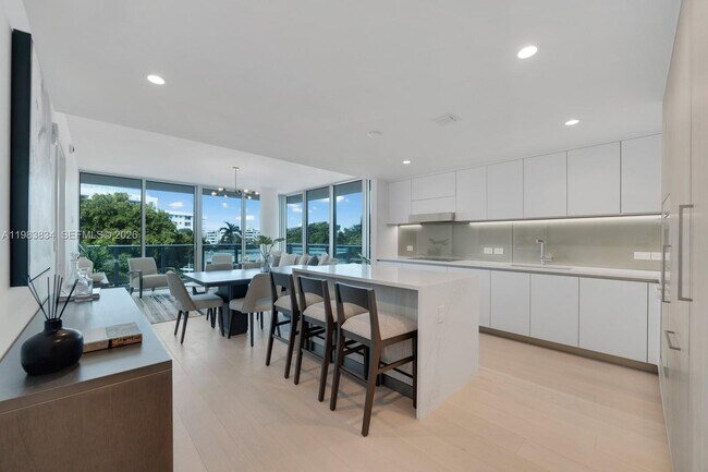 Building Photo - 9221 E Bay Harbor Dr