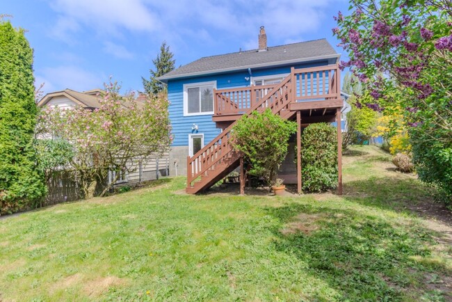 Building Photo - 3Bd/1.75Ba Seattle House