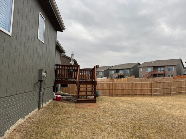 Building Photo - Modern Home With Open Layout For Rent In B...