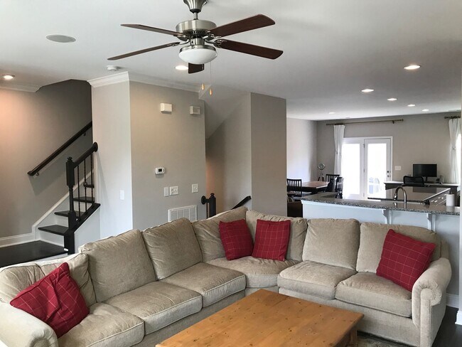 Building Photo - Former Model Townhome for Rent