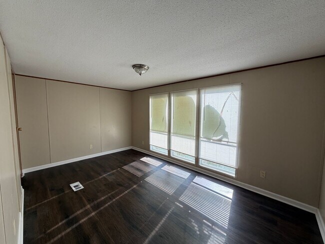 Building Photo - 941 N Bucks Pocket Rd SE