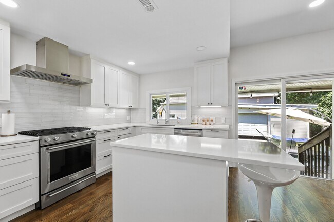 Building Photo - 107 E Madison Ave