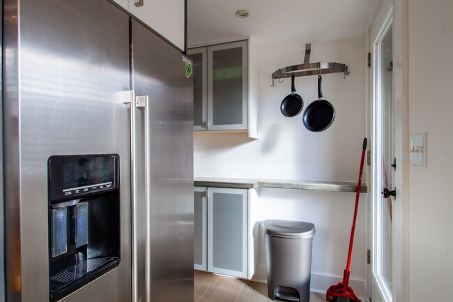 Building Photo - 824 Varnum St NW