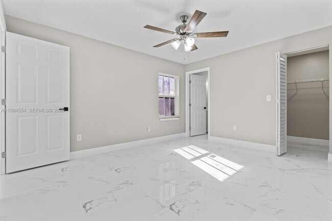 Building Photo - 1774 Glenridge St NW