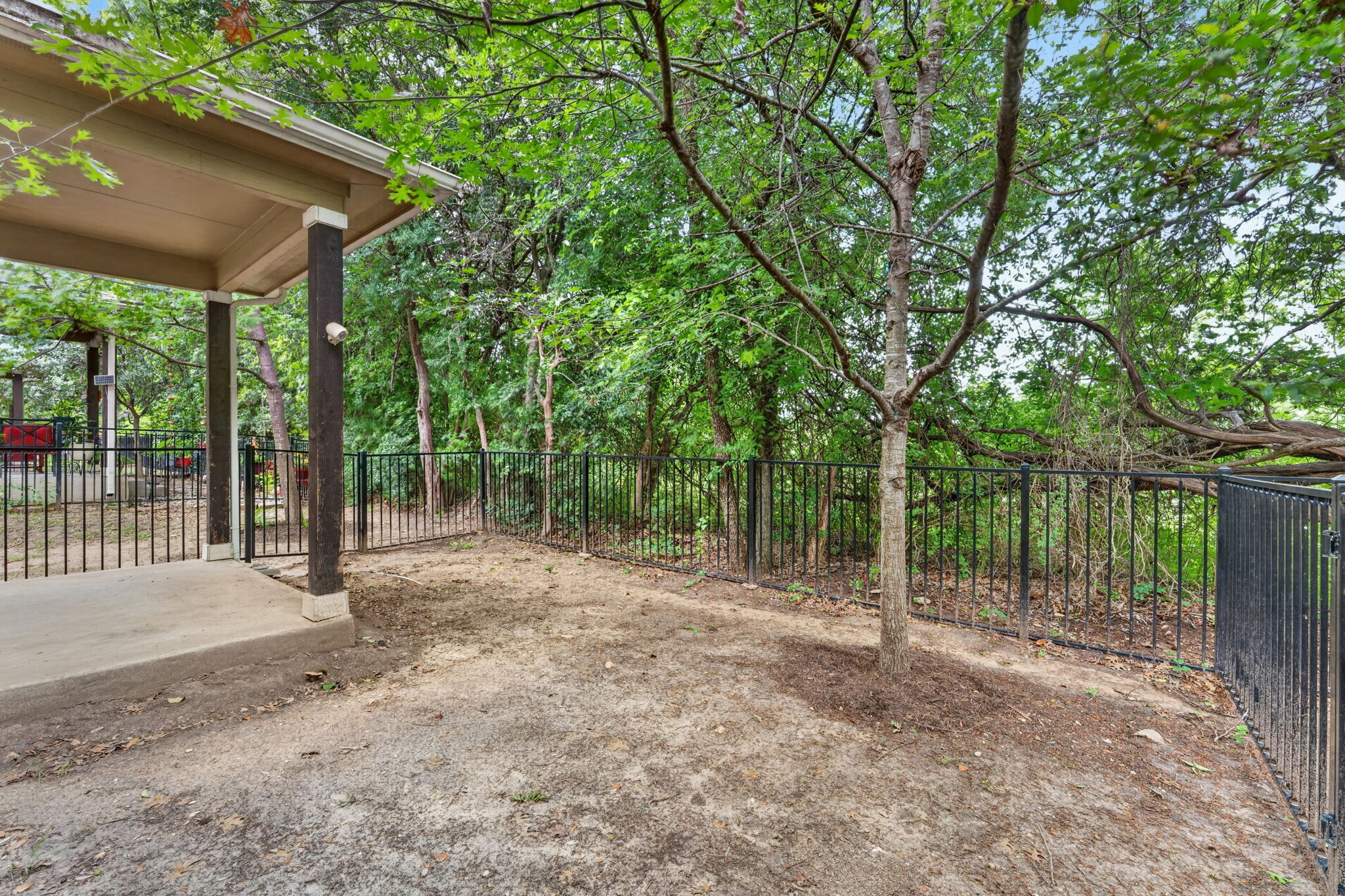 Building Photo - 516 E Slaughter Ln