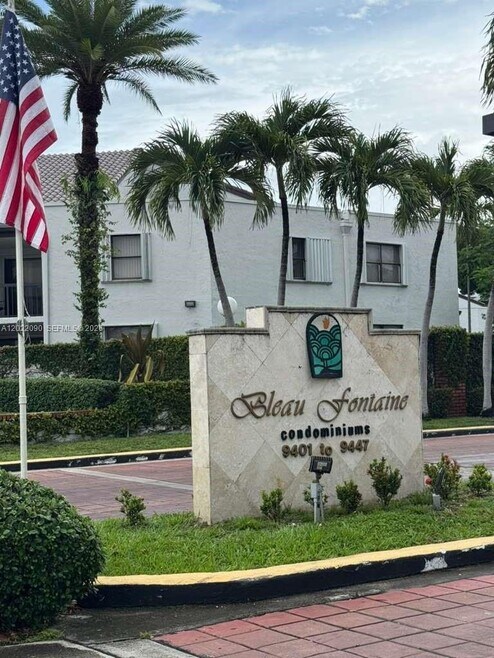 Building Photo - 9443 Fontainebleau Blvd