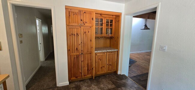 Building Photo - 3 bed 2 bath home surrounded by nature