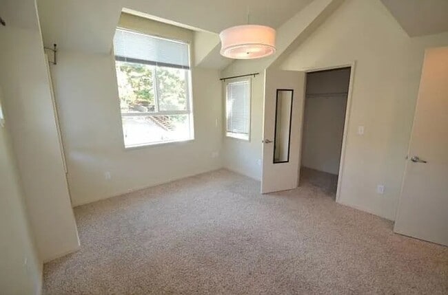 Building Photo - Two Bedroom, One and a Half Bath Townhome - Right Next to Fairmount Park