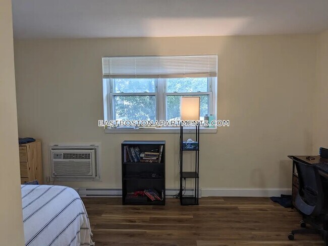 Building Photo - 720 Bennington St.