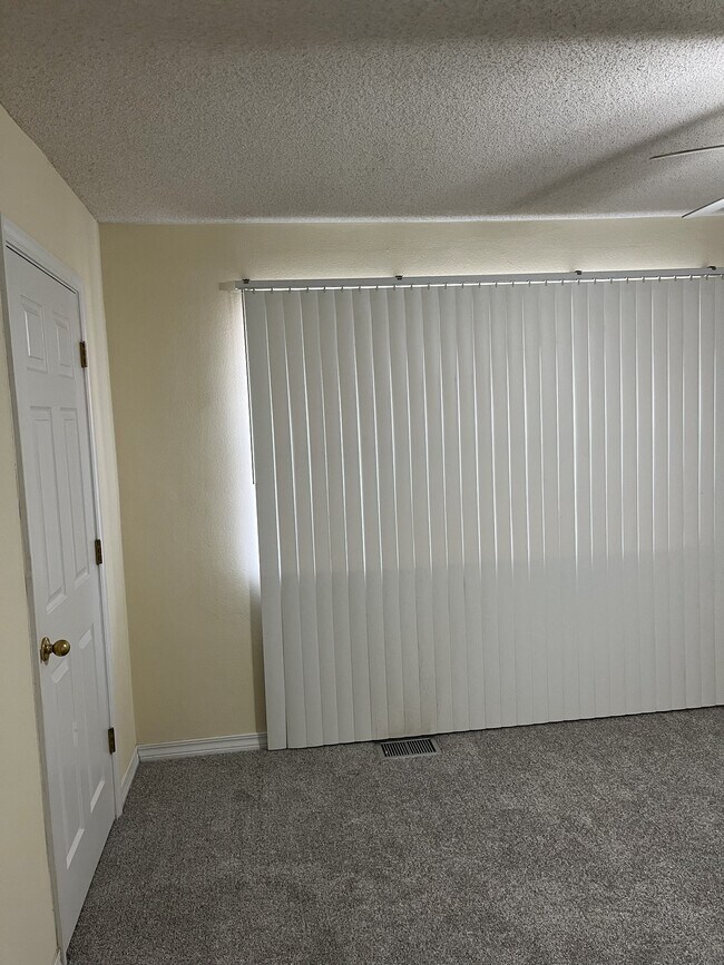 Building Photo - 824 Stonegate Ct