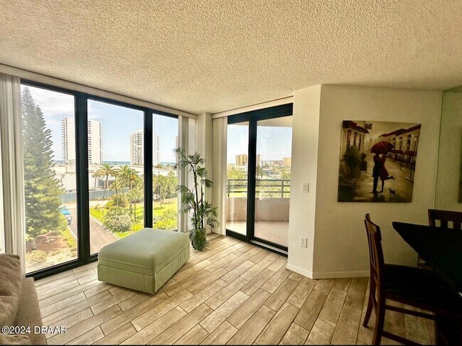 Building Photo - 1 Oceans W Blvd