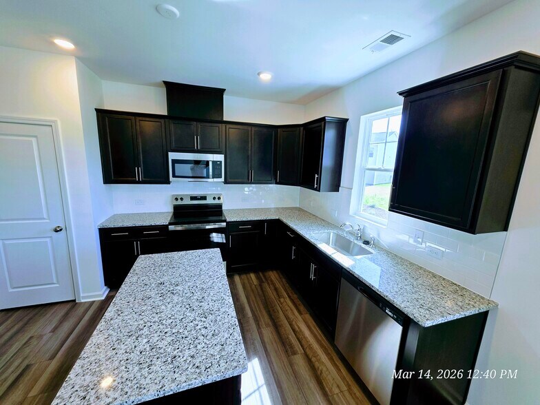 Building Photo - 65 Blossom Field Way