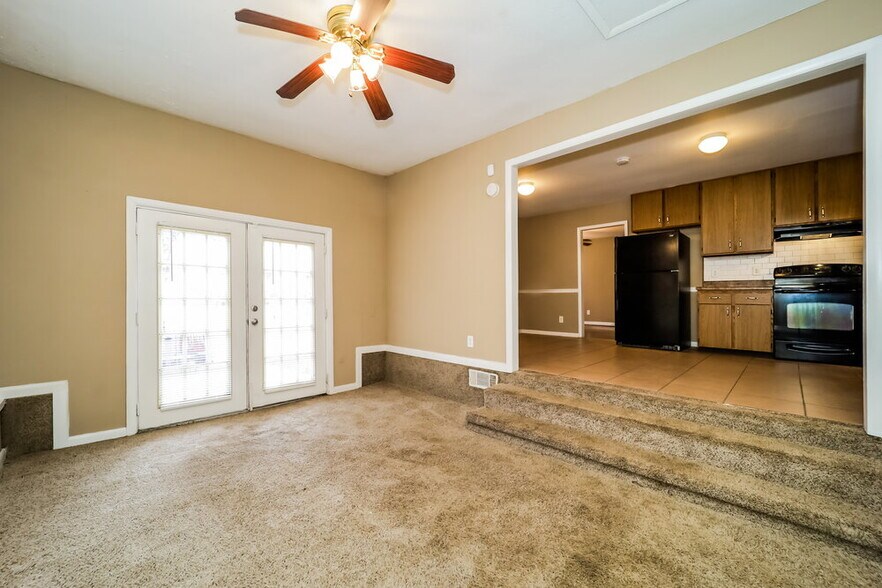 Building Photo - 6237 Continental Cir