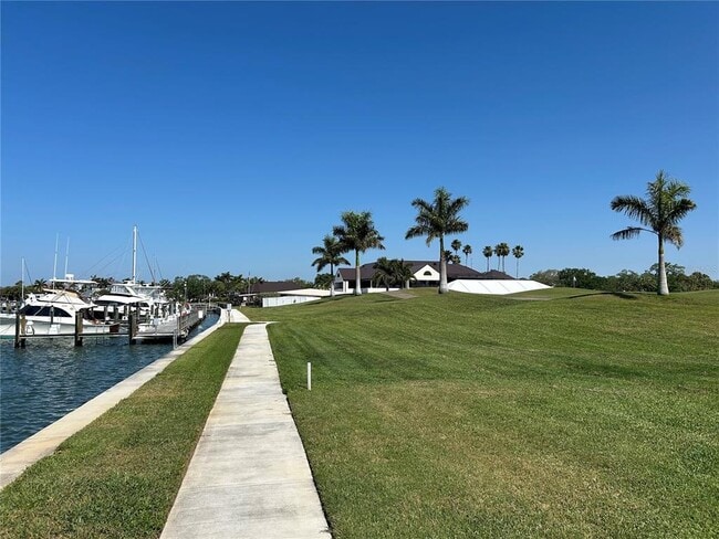 Building Photo - 6260 Kipps Colony Ct S