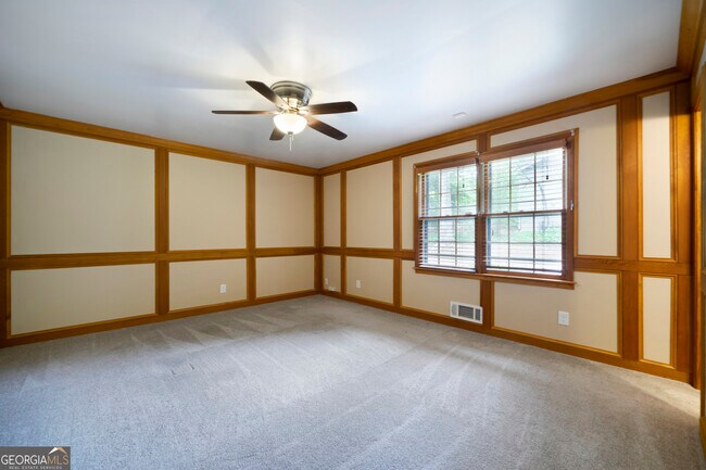 Building Photo - 104 Lake Somerset Dr NW