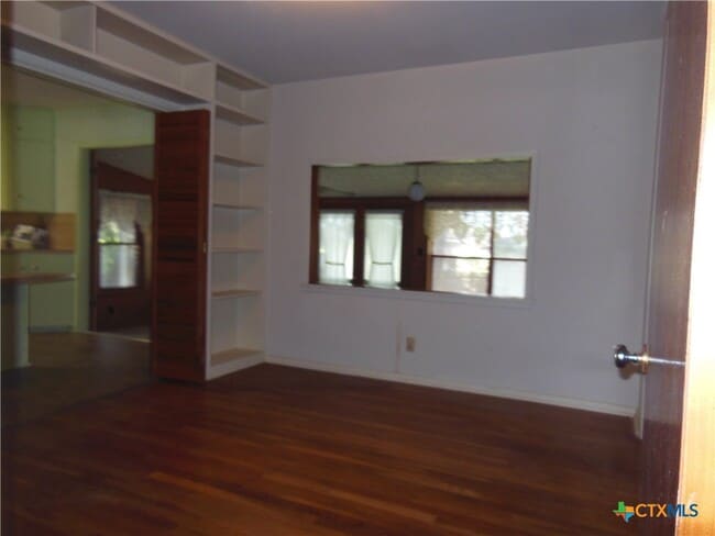 Building Photo - 391 Oakcrest Dr